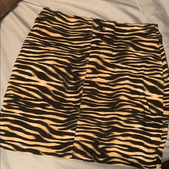 Tiger mini skirt - Picture 2 of 5